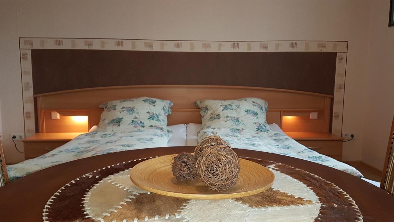 Landgasthof "Zur Linde" Irmelshausen Εξωτερικό φωτογραφία